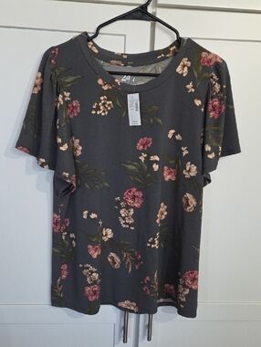 Maurices Charcoal Floral Short Sleeve Tee